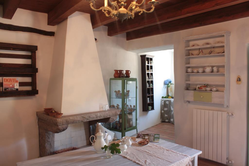 Il Lupo Rosso Bed & Breakfast Санту Лусурджу Стая снимка