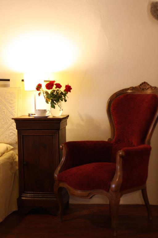Il Lupo Rosso Bed & Breakfast Санту Лусурджу Стая снимка