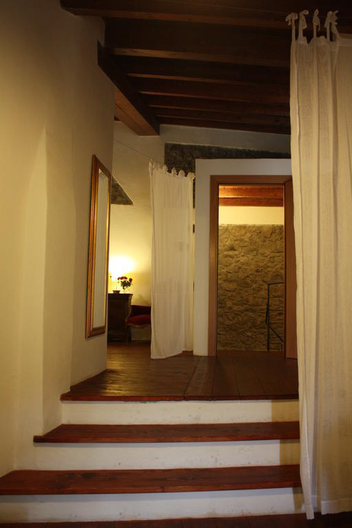 Il Lupo Rosso Bed & Breakfast Санту Лусурджу Стая снимка