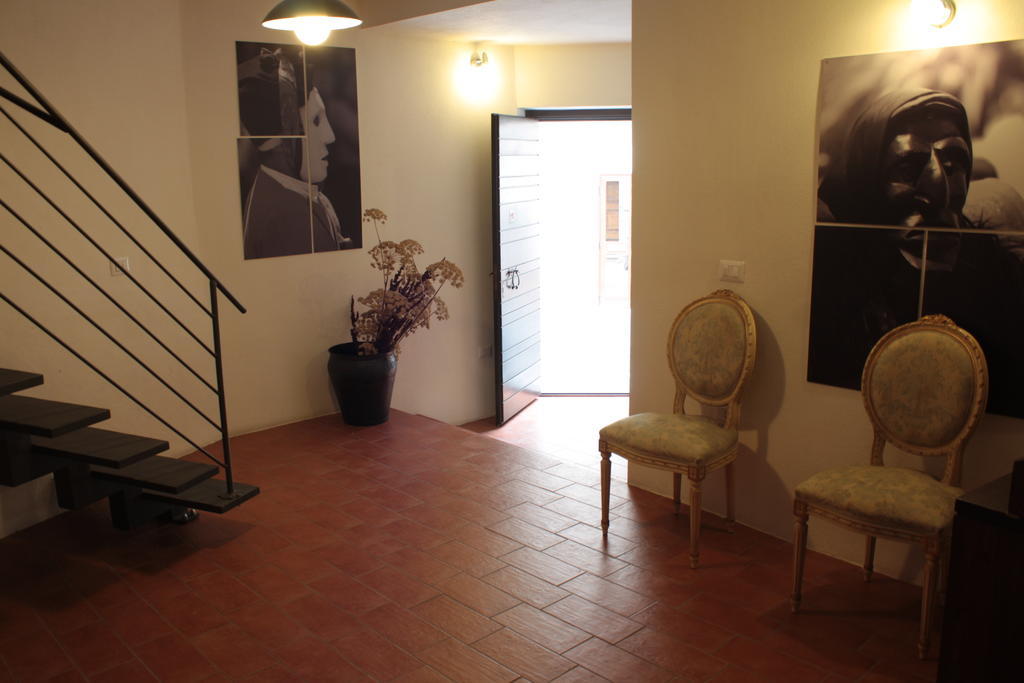 Il Lupo Rosso Bed & Breakfast Санту Лусурджу Екстериор снимка
